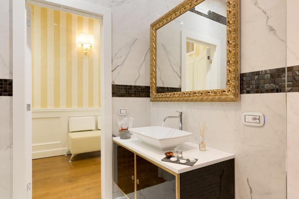 Piazza Venezia Luxury Suite โรม ภายนอก รูปภาพ