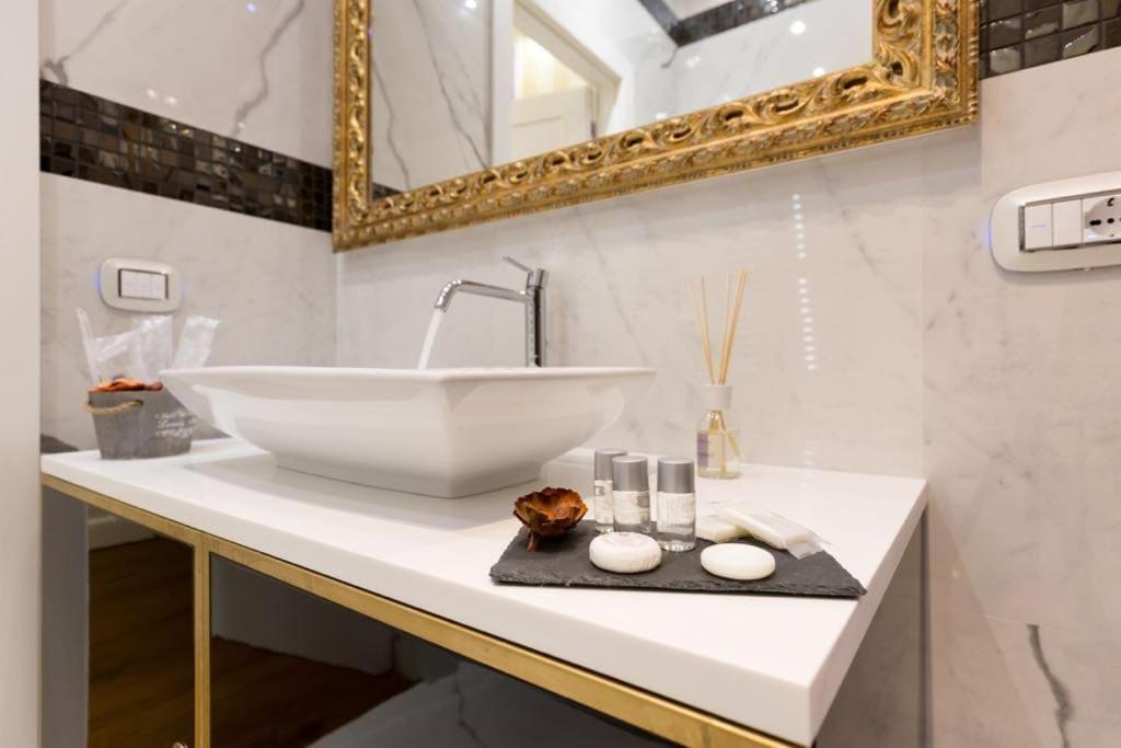 Piazza Venezia Luxury Suite โรม ภายนอก รูปภาพ