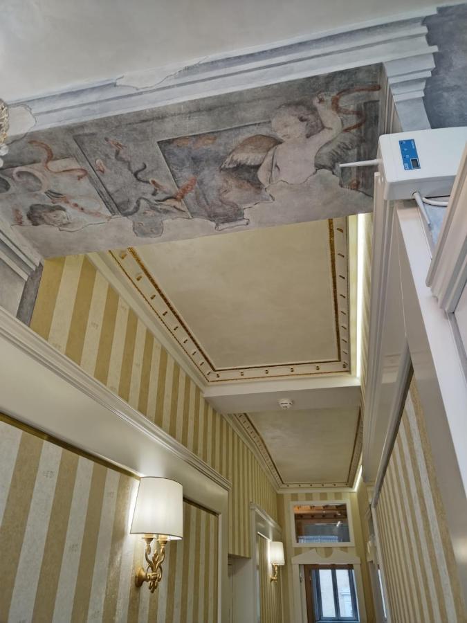 Piazza Venezia Luxury Suite โรม ภายนอก รูปภาพ