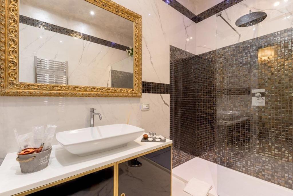 Piazza Venezia Luxury Suite โรม ภายนอก รูปภาพ