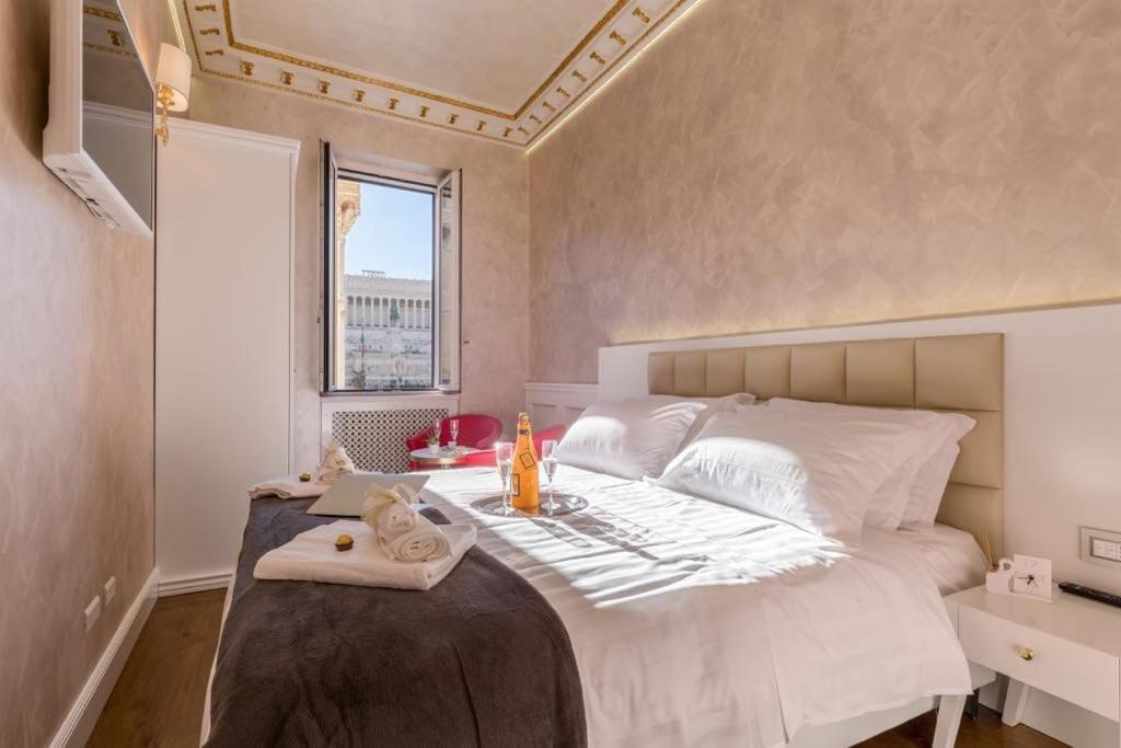 Piazza Venezia Luxury Suite โรม ภายนอก รูปภาพ