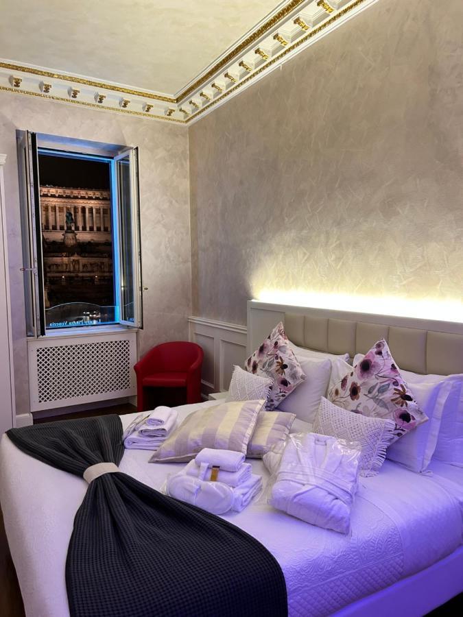 Piazza Venezia Luxury Suite โรม ภายนอก รูปภาพ