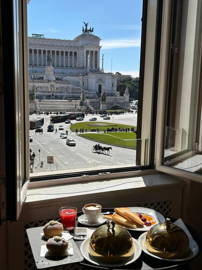 Piazza Venezia Luxury Suite โรม ภายนอก รูปภาพ