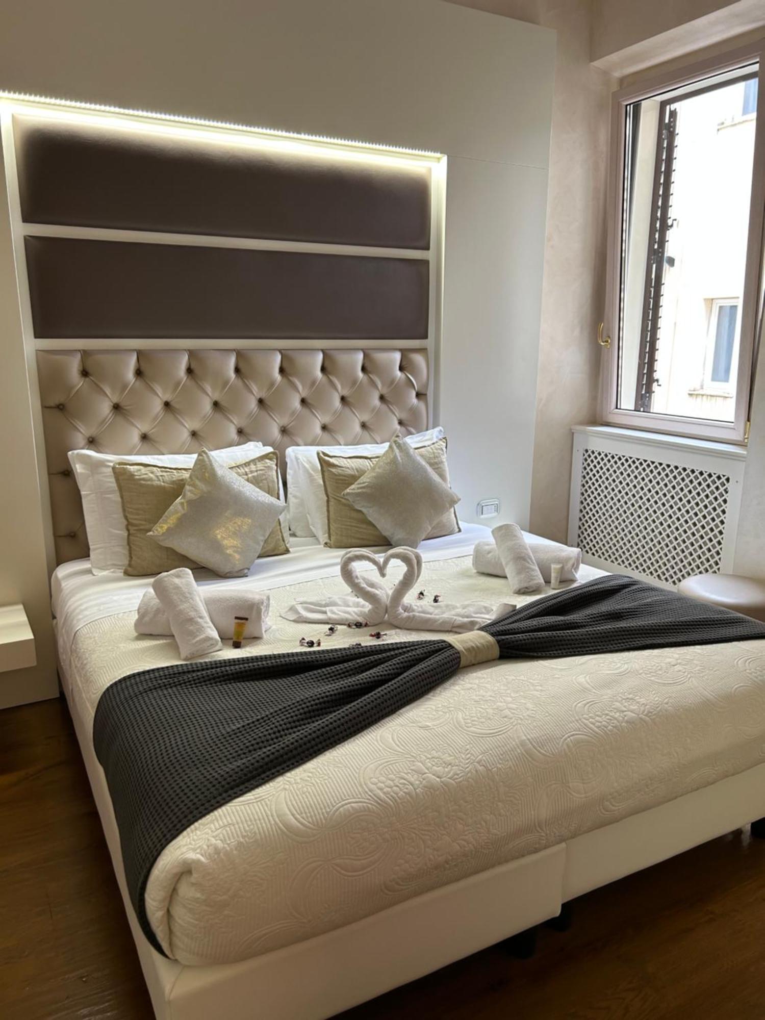 Piazza Venezia Luxury Suite โรม ภายนอก รูปภาพ